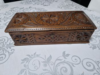 Jolie boîte en bois sculptée 33x15cm