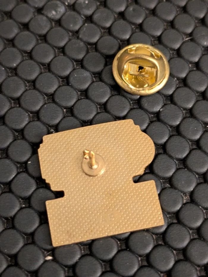 Pin's Football TV Philips France - photo numéro 2