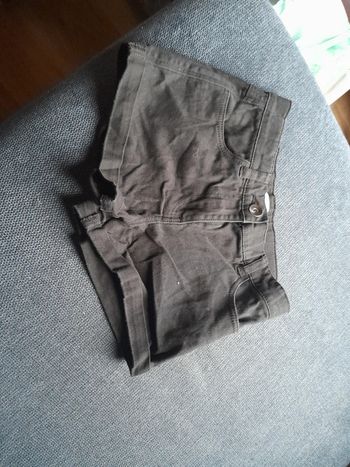Short noir 10 ans