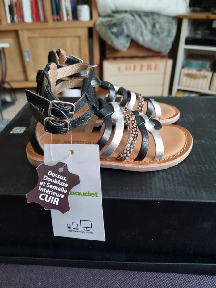 Sandales cuir Vertbaudet neuves taille 26