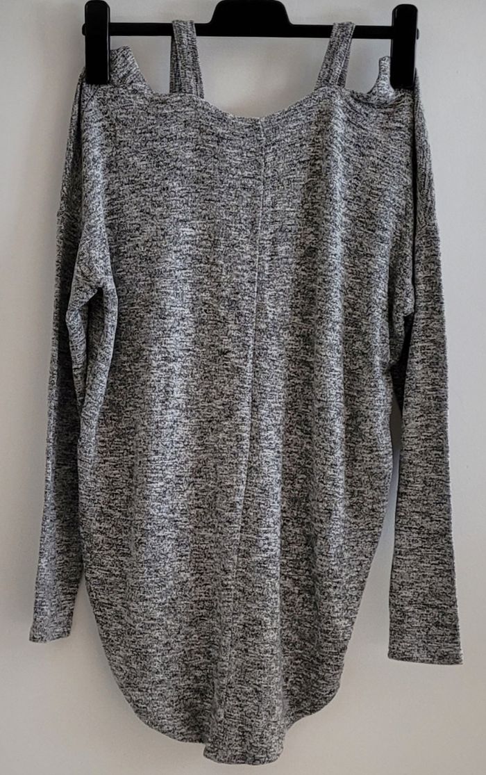 2 Hauts ML TS/TFr36 -Promod Noir à Pois Blancs & Bershka Gris Chiné & Epaules Dénudées - photo numéro 3