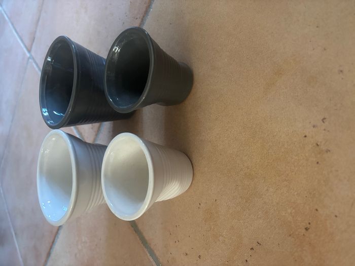 4 tasses à café grises / blanches