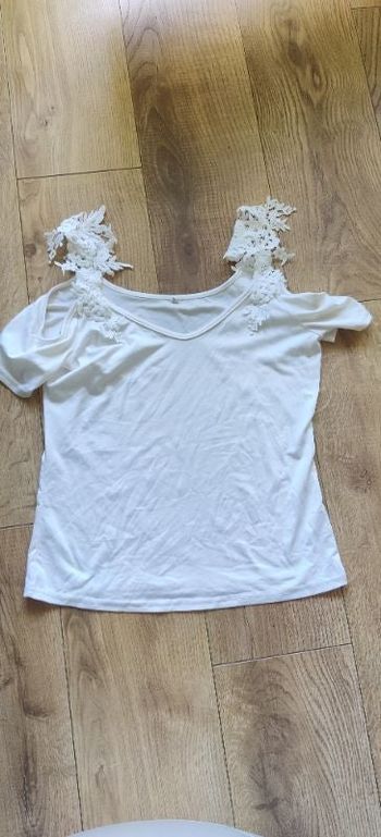 T-shirt épaules dénudées broderie