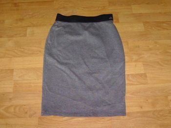 Jupe M BY MOSQUITOS grise et noire extensible L TBE