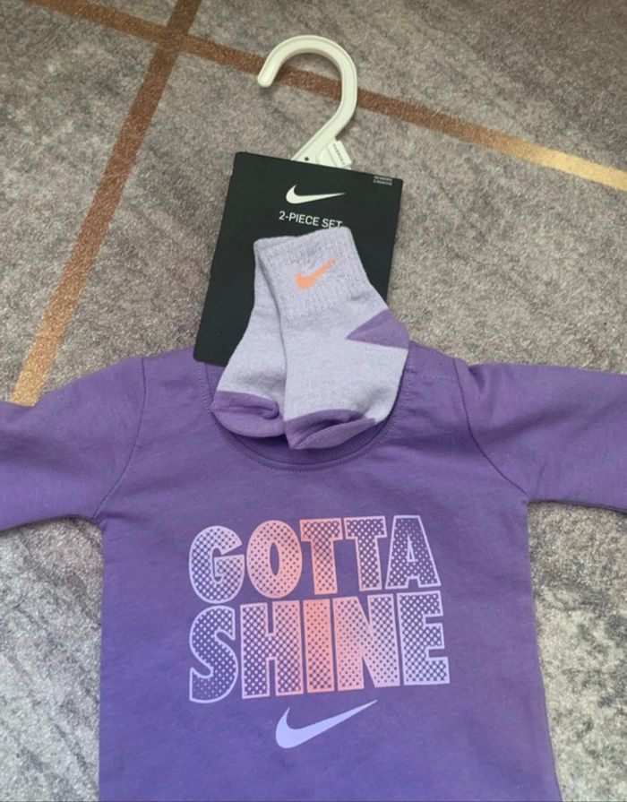Grenouillère et chaussettes Nike neuf étiqueté