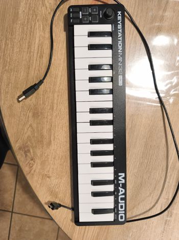 Clavier instrument virtuel sur ordinateur.