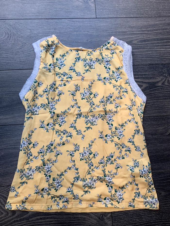 Débardeur jaune avec fleurs