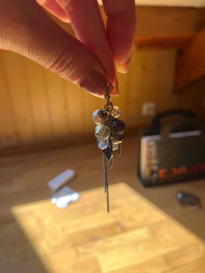Lot bijoux artisanaux faits main – boucles d’oreilles, collier réglable & porte-clés - photo numéro 8
