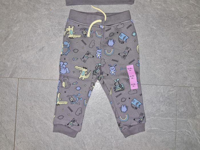 Ensemble primark neuf taille 12/18 mois soit 86cm - photo numéro 3