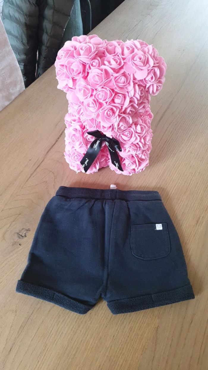 Short bleu marine 12m tape à l'œil