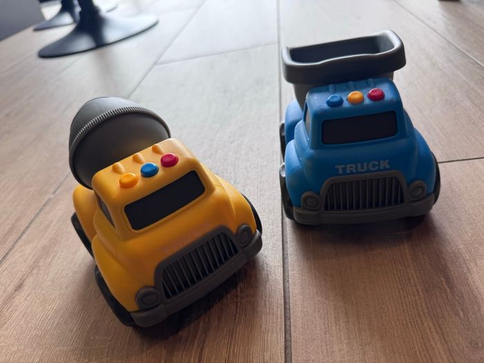 Lot 2 camions 1-2 ans bétonnière et camion-benne