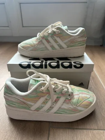 Adidas Rivalry low chalk