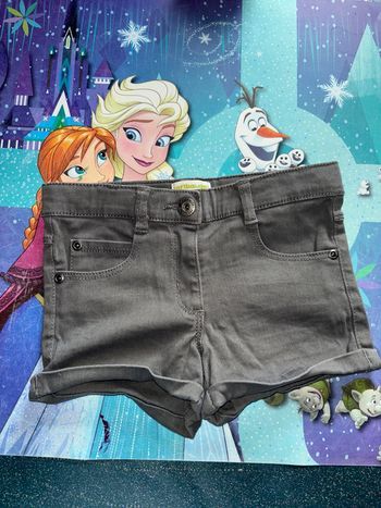 Short neuf t 4 ans 102 cm