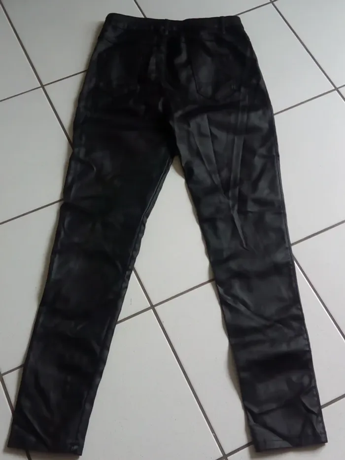 Pantalon en simili cuir noir neuf - photo numéro 7