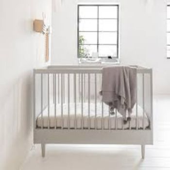 Lit bébé évolutif 70×140 cm “Étoile” – Petite Amélie – GRIS – Comme neuf !