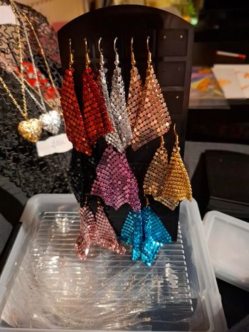 Lot de boucle d'oreille 8 couleurs différentes