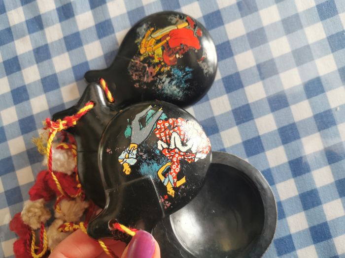 Castagnettes noires avec les pompons - photo numéro 2