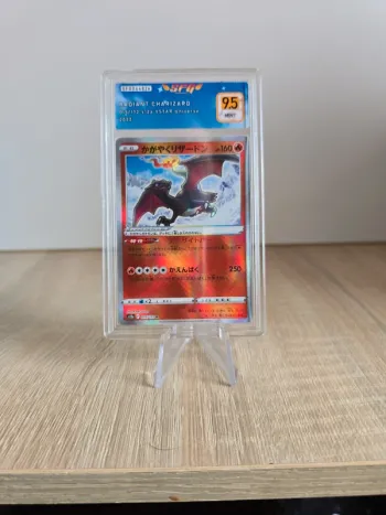 Carte gradée SFG Radiant Charizard 9.5 dracaufeu