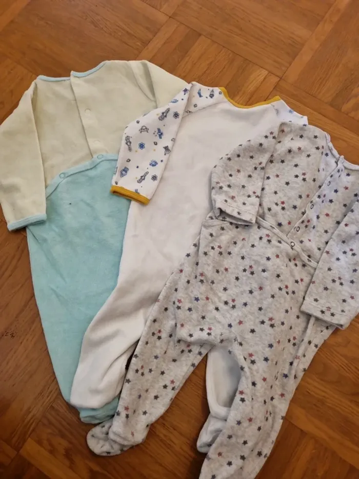 Lot 3 pyjamas hiver 9 mois - photo numéro 2