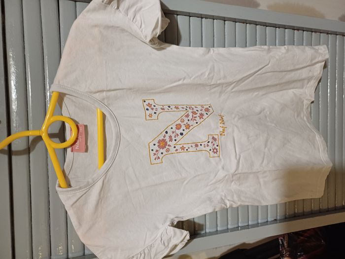 11 tee shirts et 1 débardeur pour filles Taille 8 ans - photo numéro 8