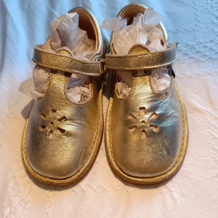 Chaussures dorées 27 - photo numéro 12