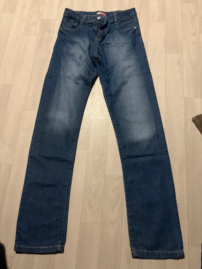 Jean du pareil au même 14 ans, Slim, effet délavé sur les cuisses. Très bon état.
