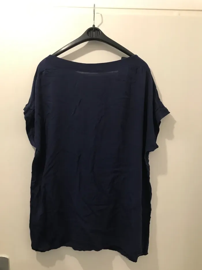 Haut marrine chemisier sans manches bleu avec des motifs taille S - photo numéro 2