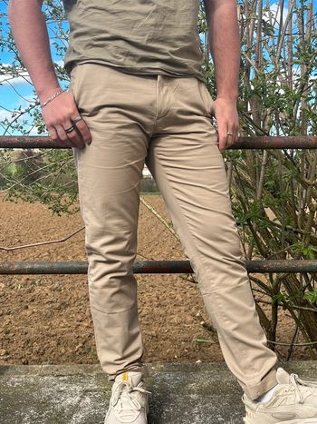 Pantalon chino couleur beige