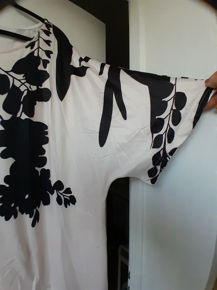 Tunique crème imprimée fleurs couleur noires, taille 5XL, - photo numéro 5