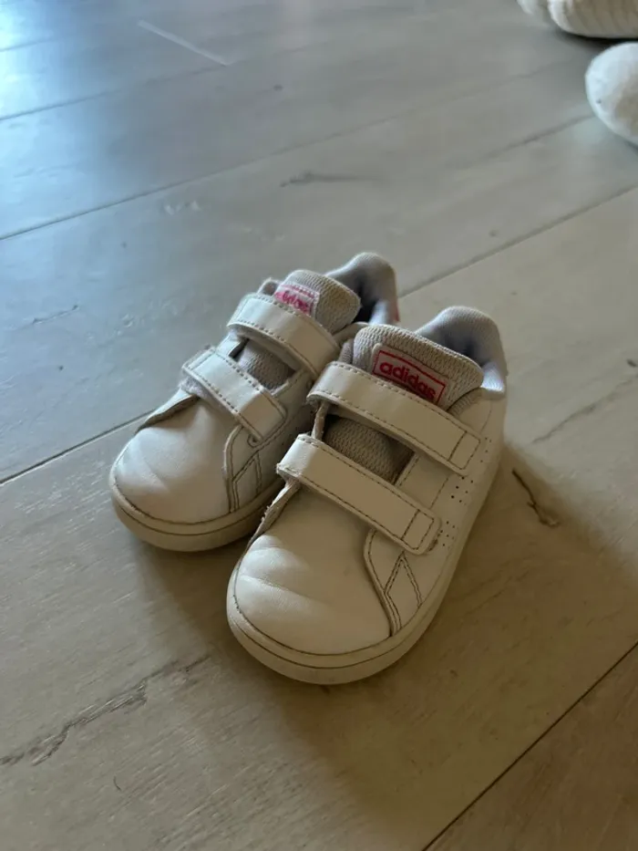 Basket adidas taille 22