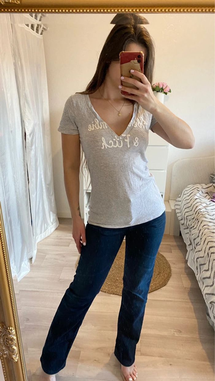 T-shirt col V gris