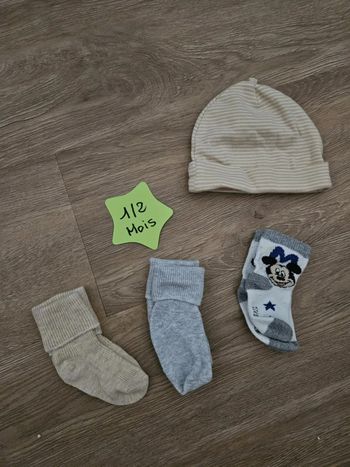 Lot bonnet chaussette