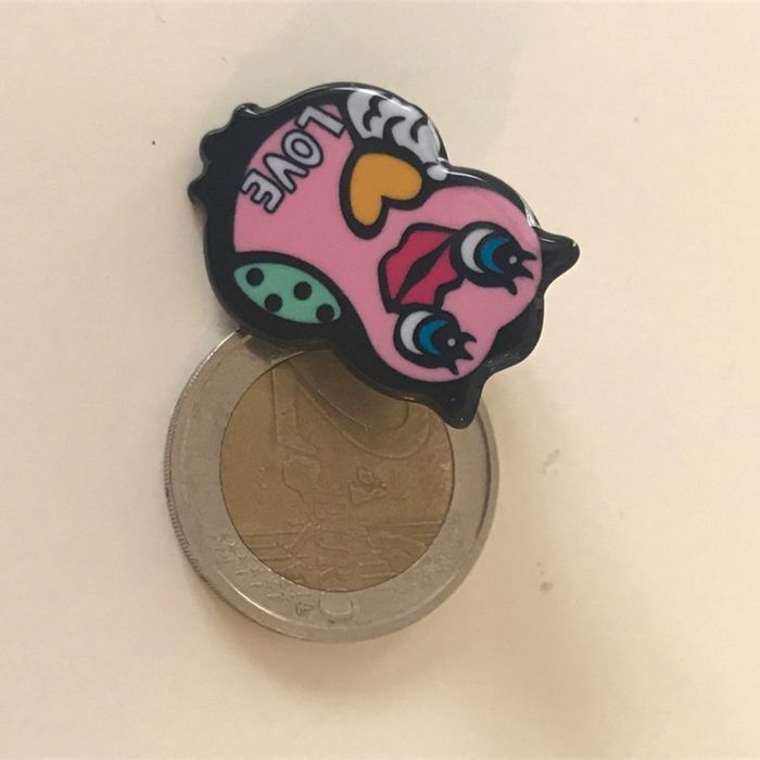 très beau pins broche
