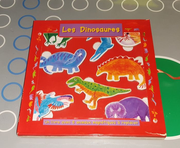Livre les dinosaures avec magnets