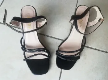 Chaussures De Soirée - Fêtes / Sandales / Escarpins À Talons Taille 38 Neuves!