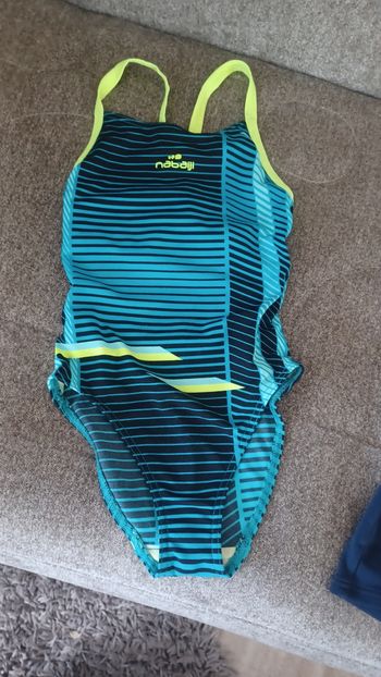 Maillot de bain fille Nabaiji decatlon 6/ 8ans en très bon état bleu et jaune fluorescent 