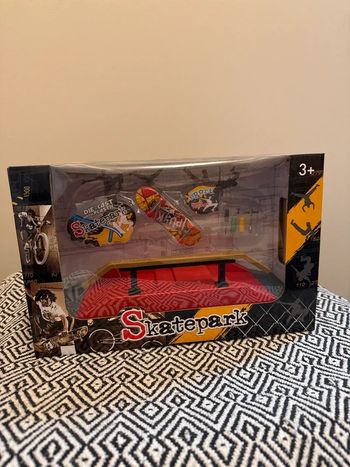 WDK -Coffret Skatepark avec Skate et BMX et accessoires -9 ans et +