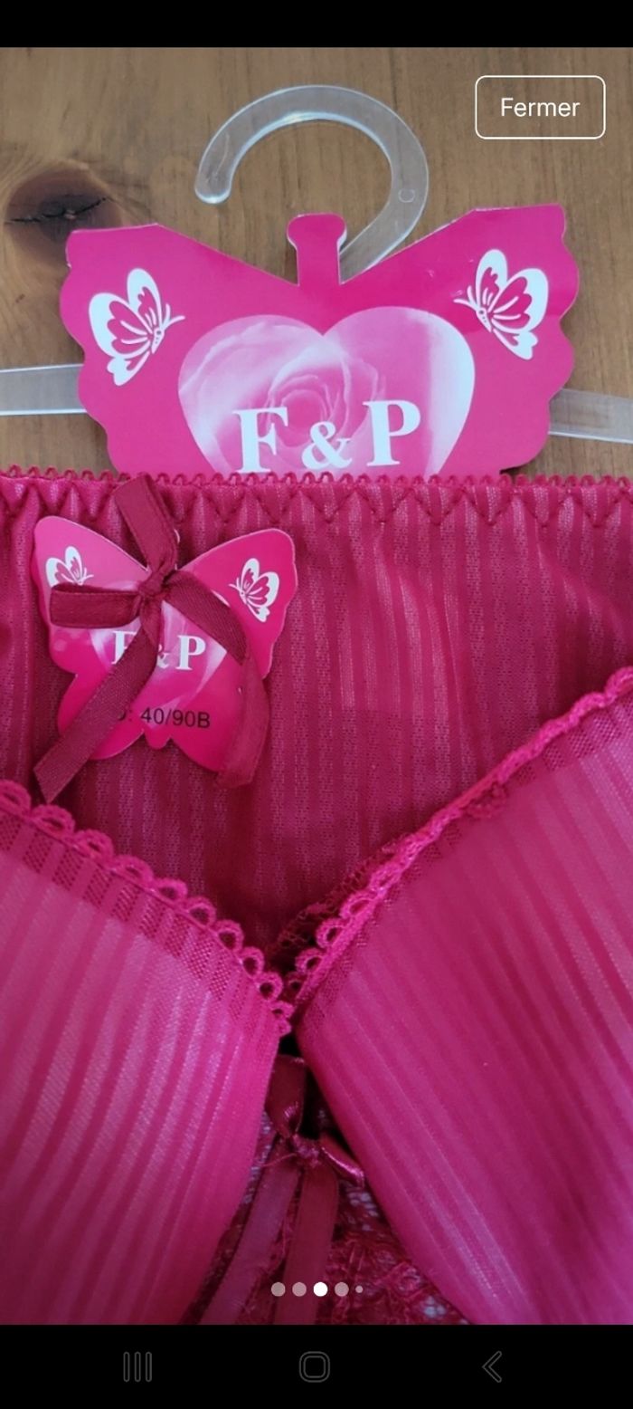 Ensemble soutien gorge rouge framboise - photo numéro 3