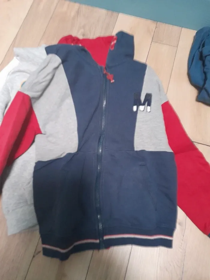 Lot de pulls et vestes 8 ans - photo numéro 5