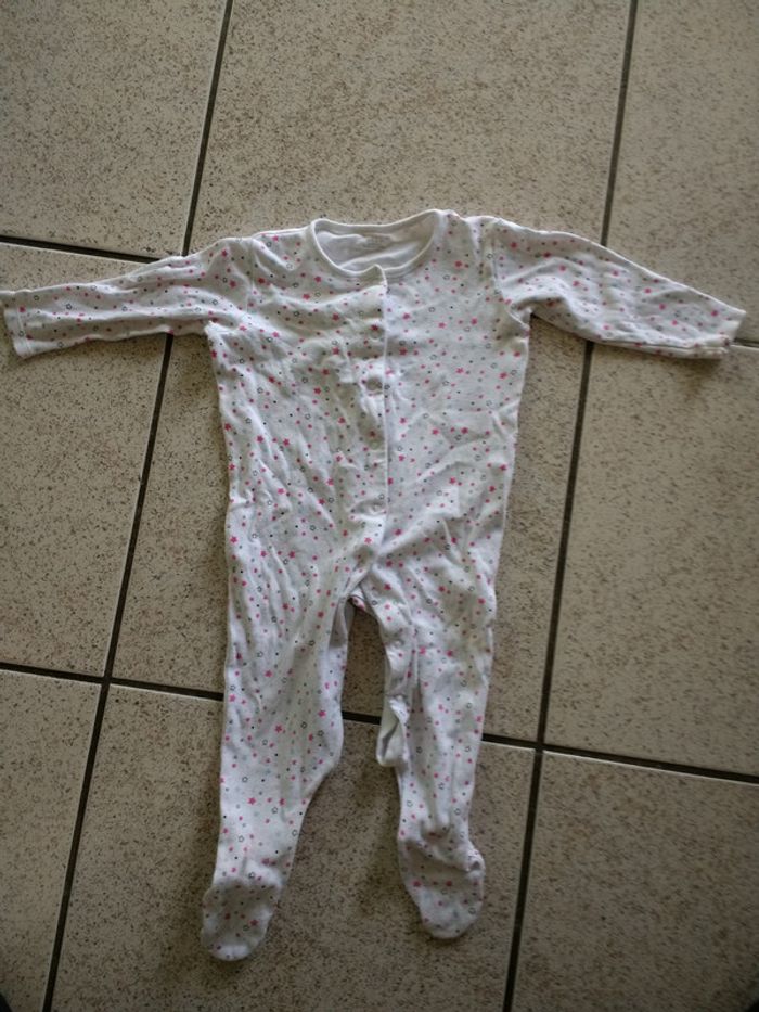 Grenouillère taille 12-18 mois pieds antidérapants