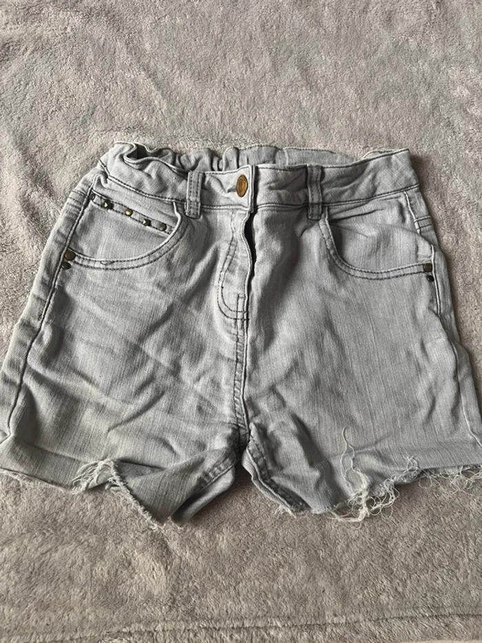 Short fille