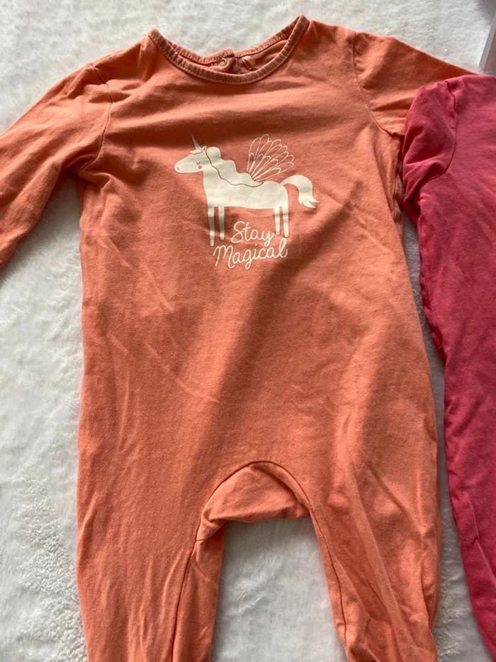 Lot de trois pyjamas, 18 mois - photo numéro 2