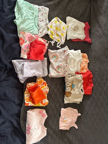 Lot de vêtement fille , naissances à 3 mois