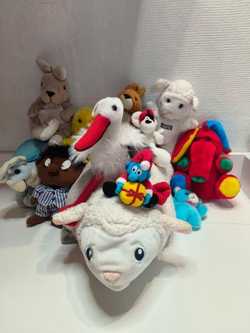 Lot de 12 peluches diverses