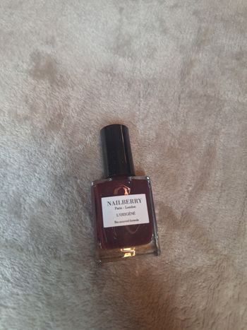 Vernis cerise noir intense 10ml NailBerry neuf