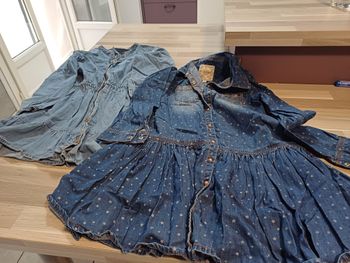 2 robes en jeans à manches longues Taille 8 ans