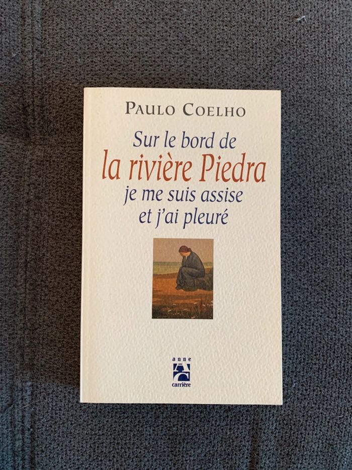 Livre sur le bord de la rivière Piedra je me suis assise et j’ai pleuré Paulo Coelho