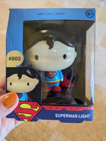 Figurine superman qui s'allume