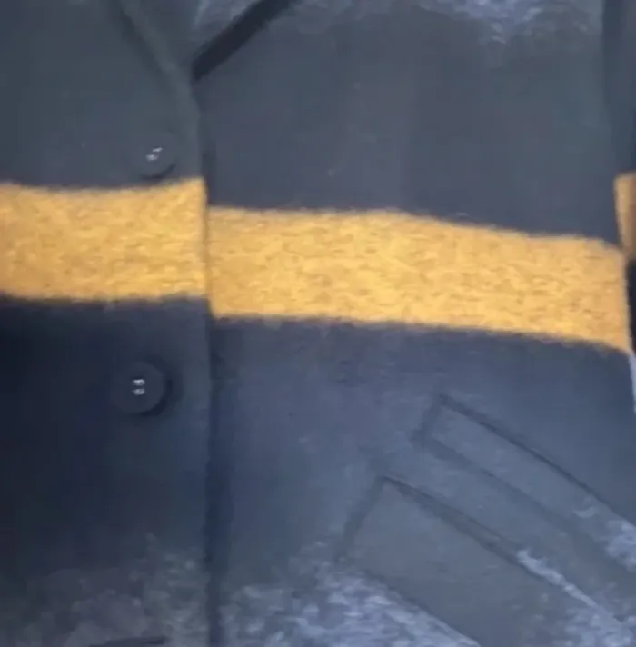 Superbe manteau de marque Mado et les autres  Taille 40 mais taille grand plus un 42 - photo numéro 3