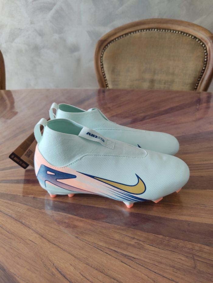 Crampons Nike T 35 - photo numéro 4